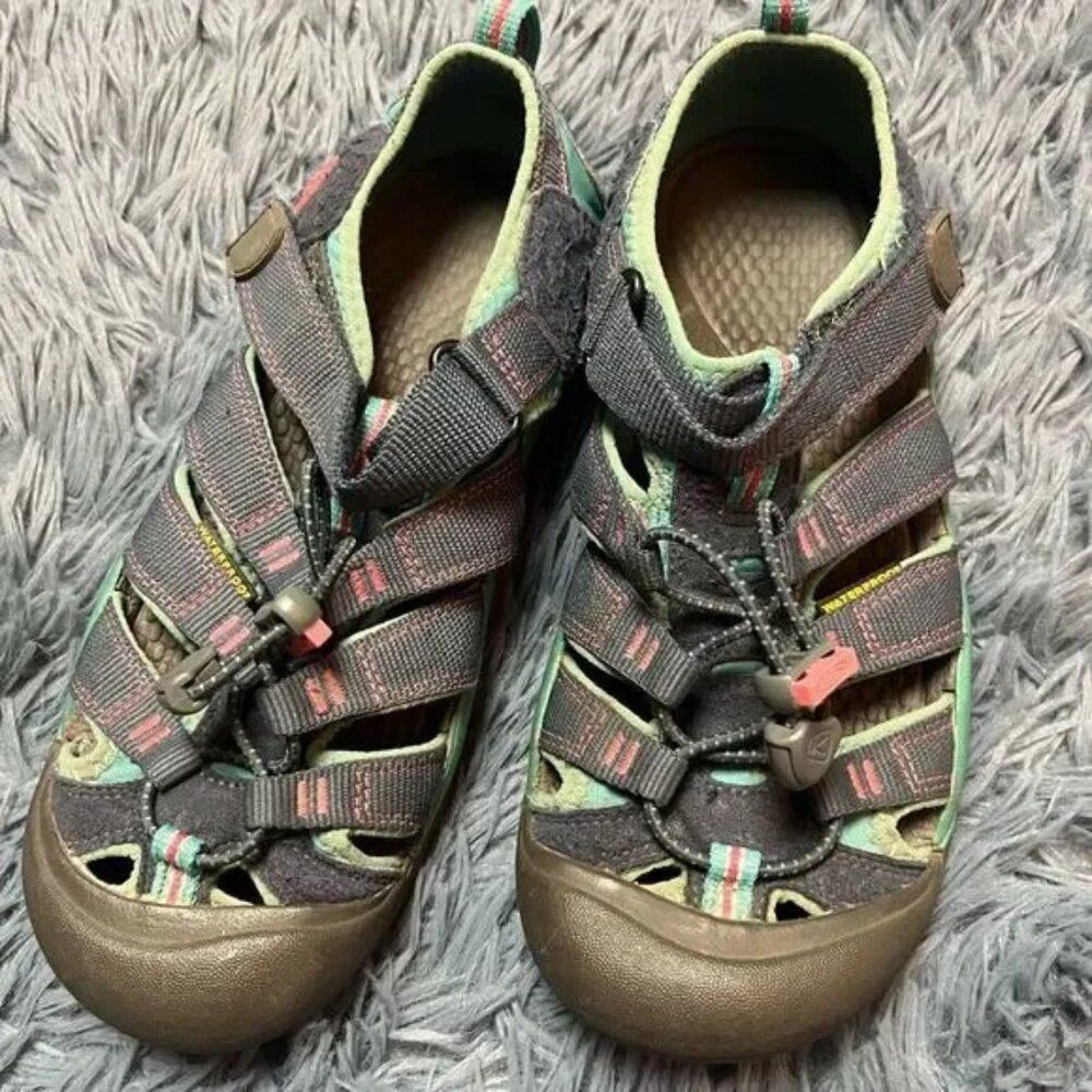 KEEN Newport H2 Big Kids Size 5 Hiking Waterproof Sport Sandals